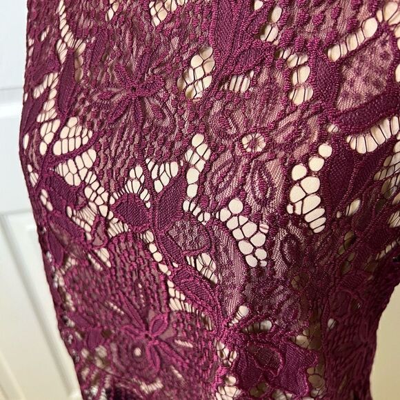Express Burgundy Lace Top Size XS Great Condition - Picture 3 of 3